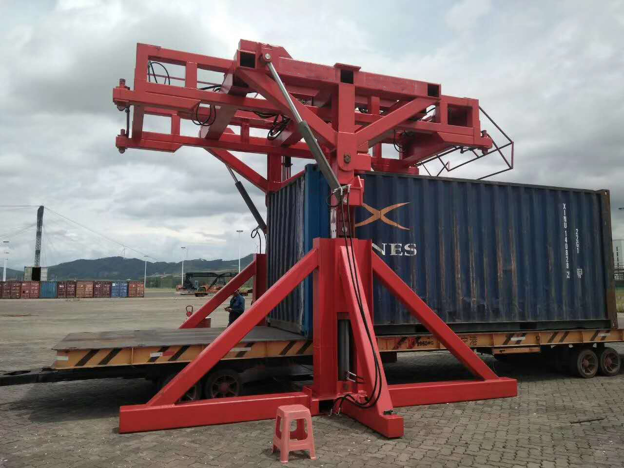 集装箱翻转机