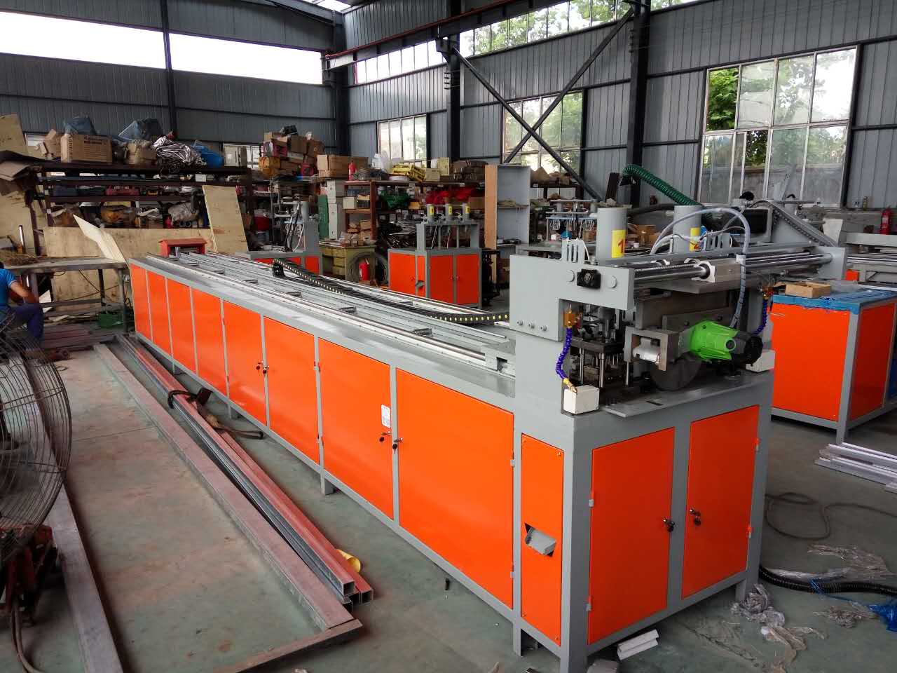 护栏扶手冲孔机